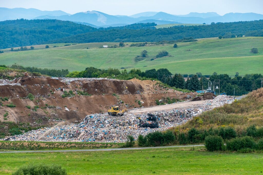 landfill, junkyard, garbage lot-6560089.jpg